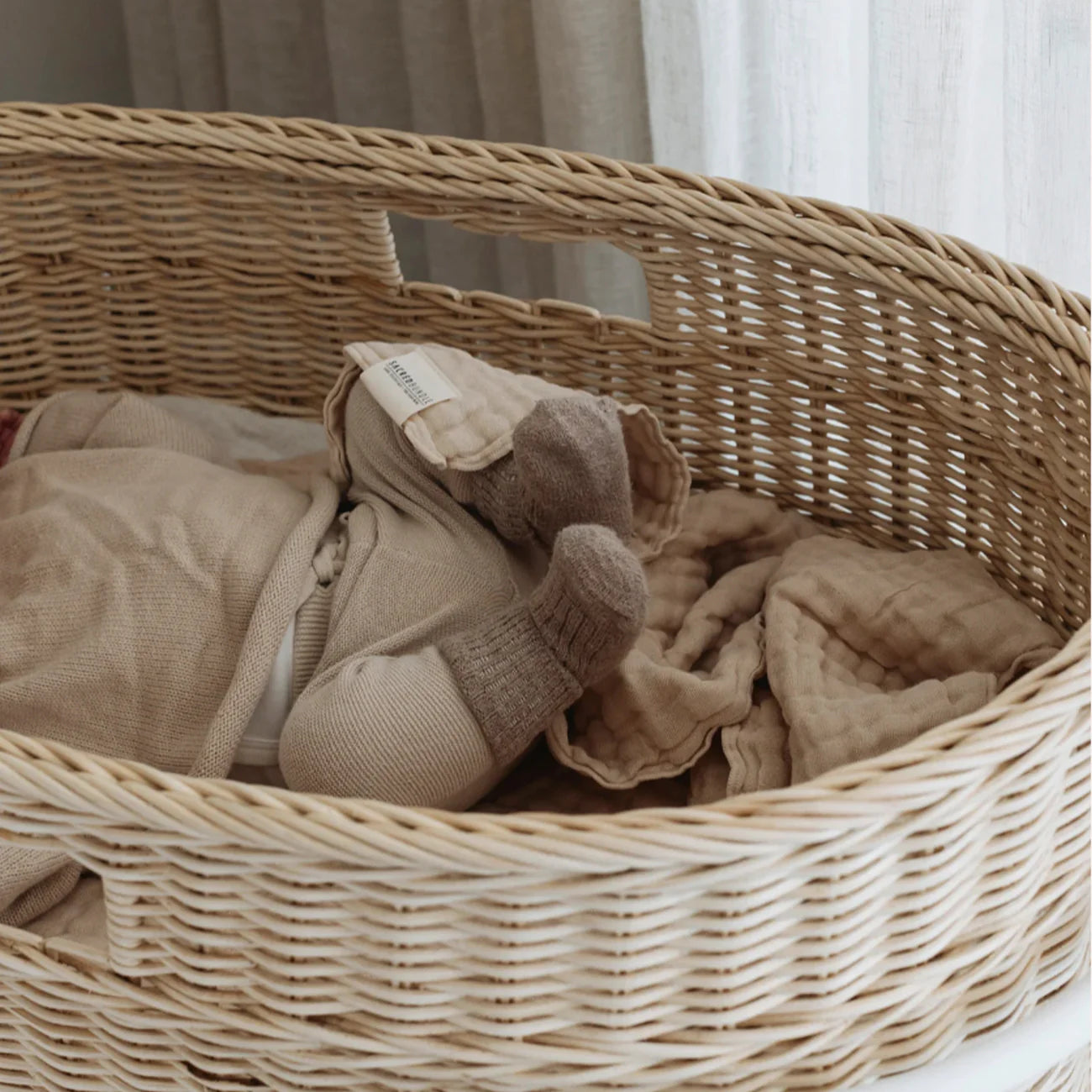 Remi Bedside Bassinet Rocker