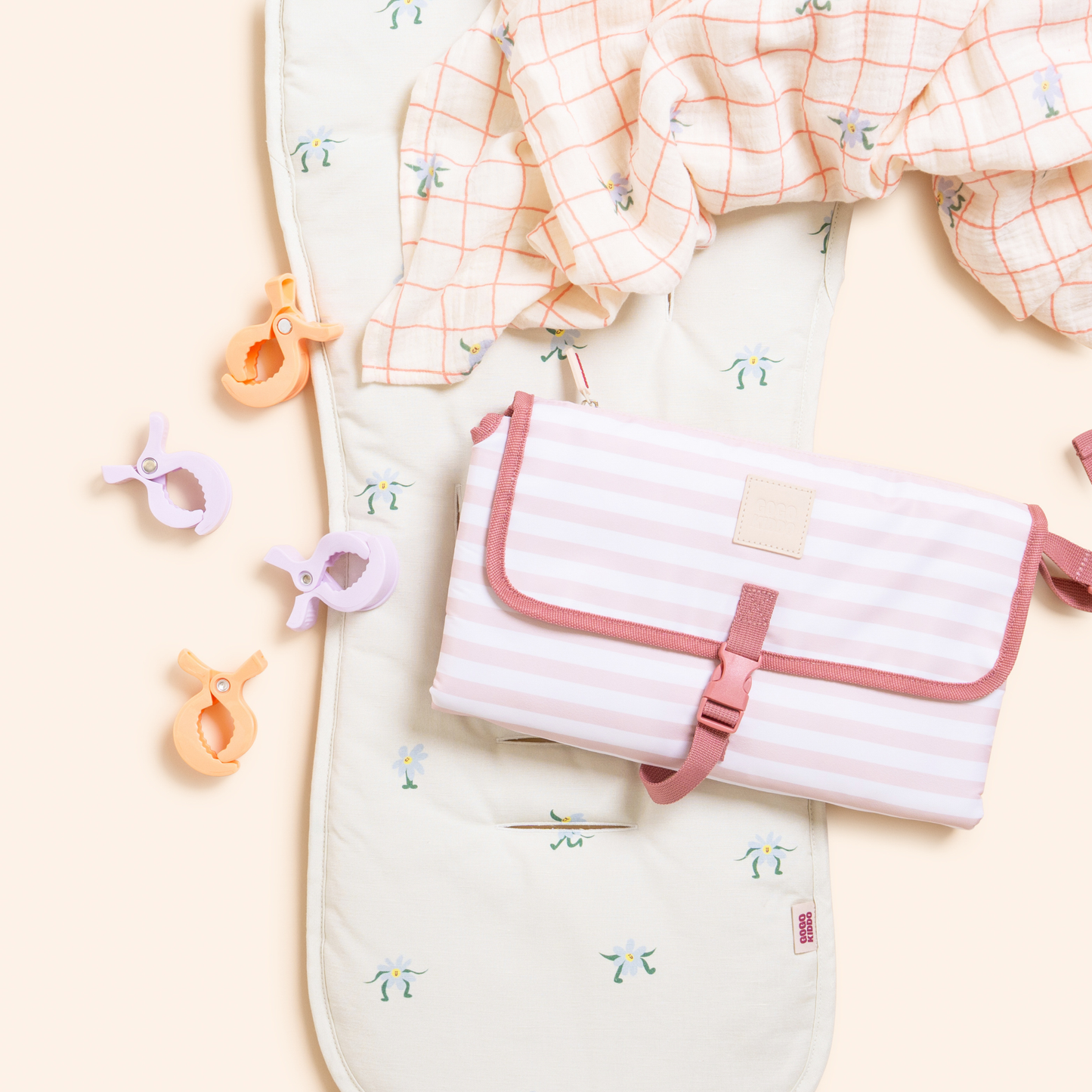 Light and Breathable Muslin Swaddle Wrap - Dancing Daisies