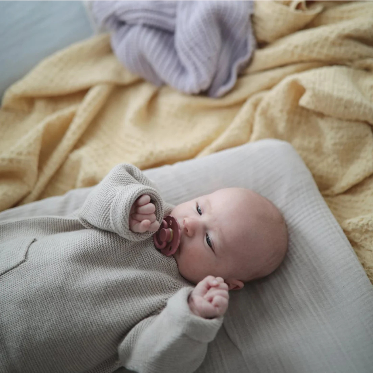 Frigg Daisy Latex Dummy - Baby Pink/Soft Lilac