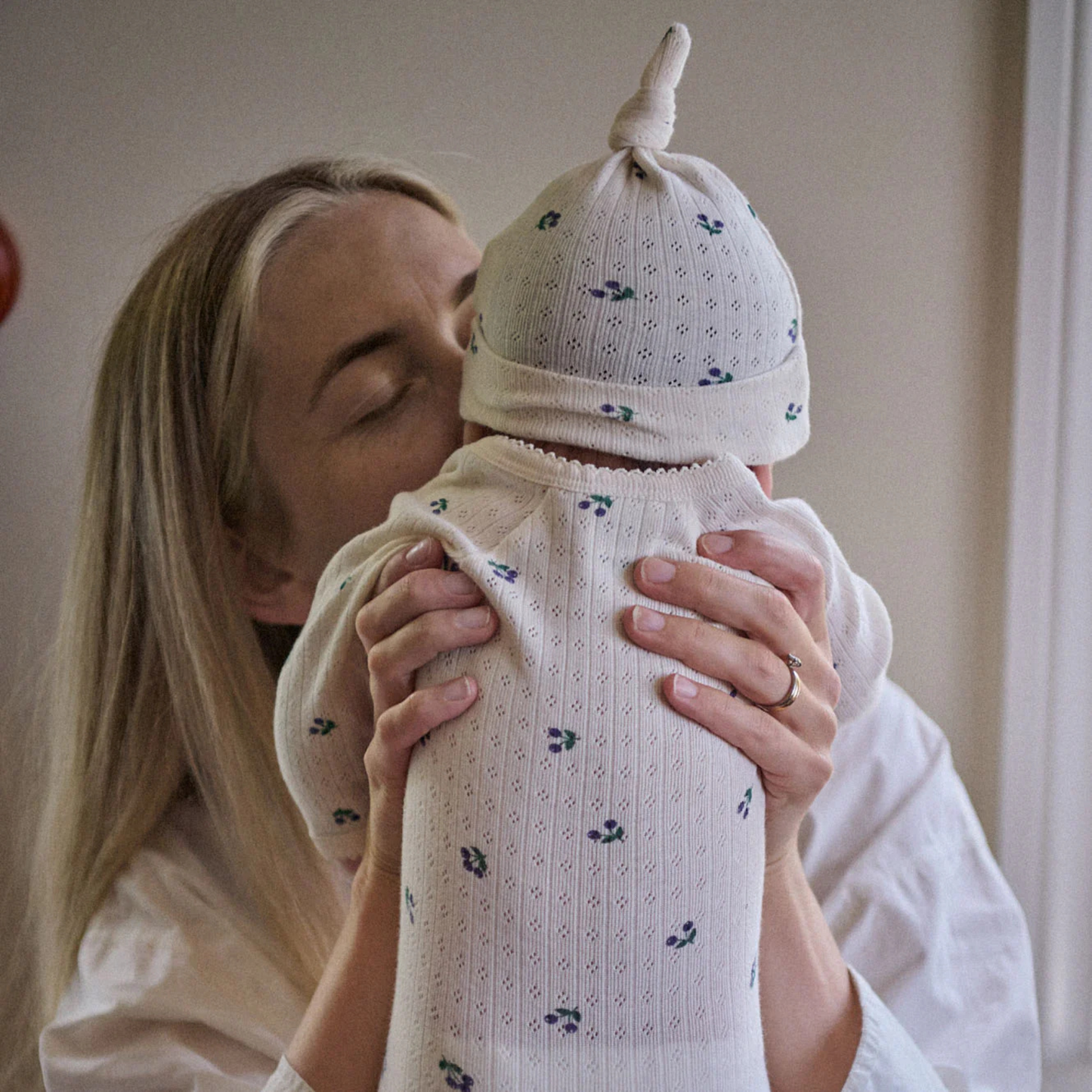 Knotted Beanie Pointelle - Winter Berry Print