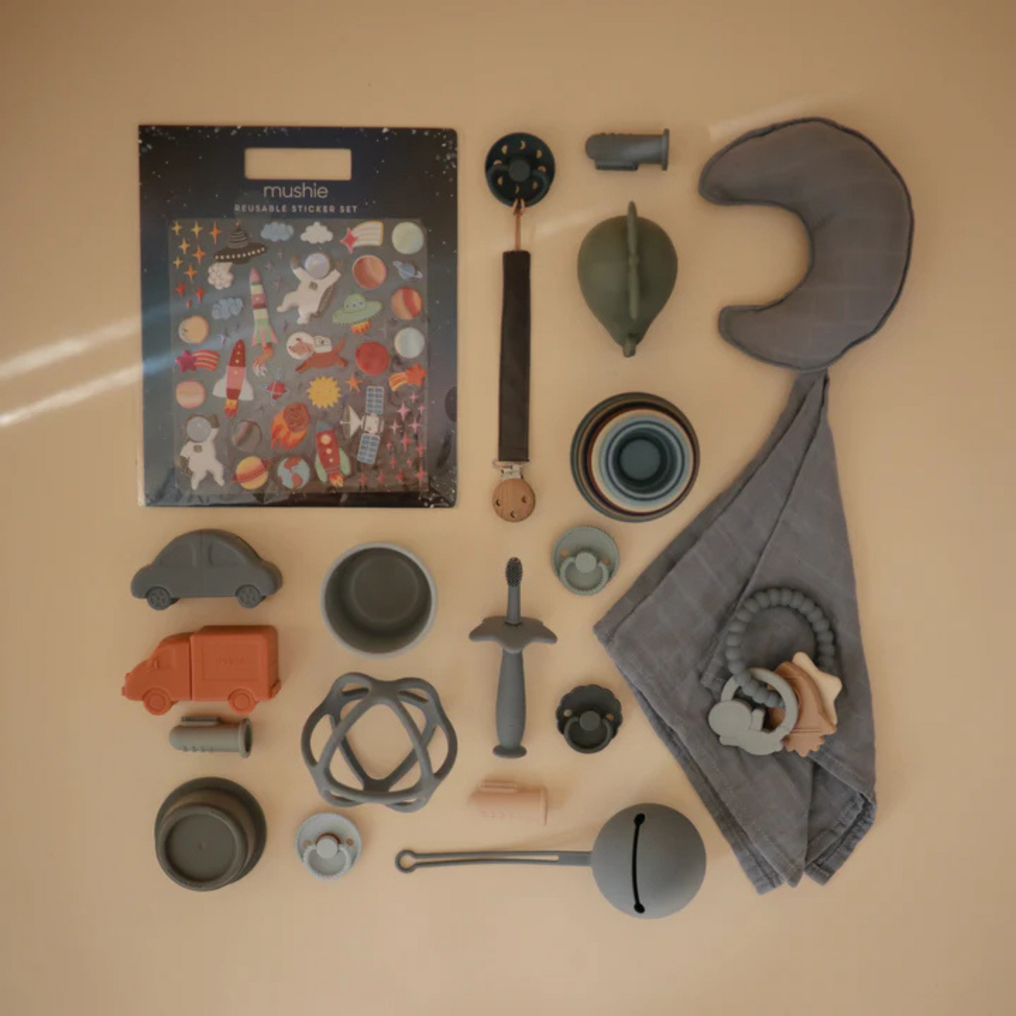 Lovey Blanket Moon Comforter - Tradewinds