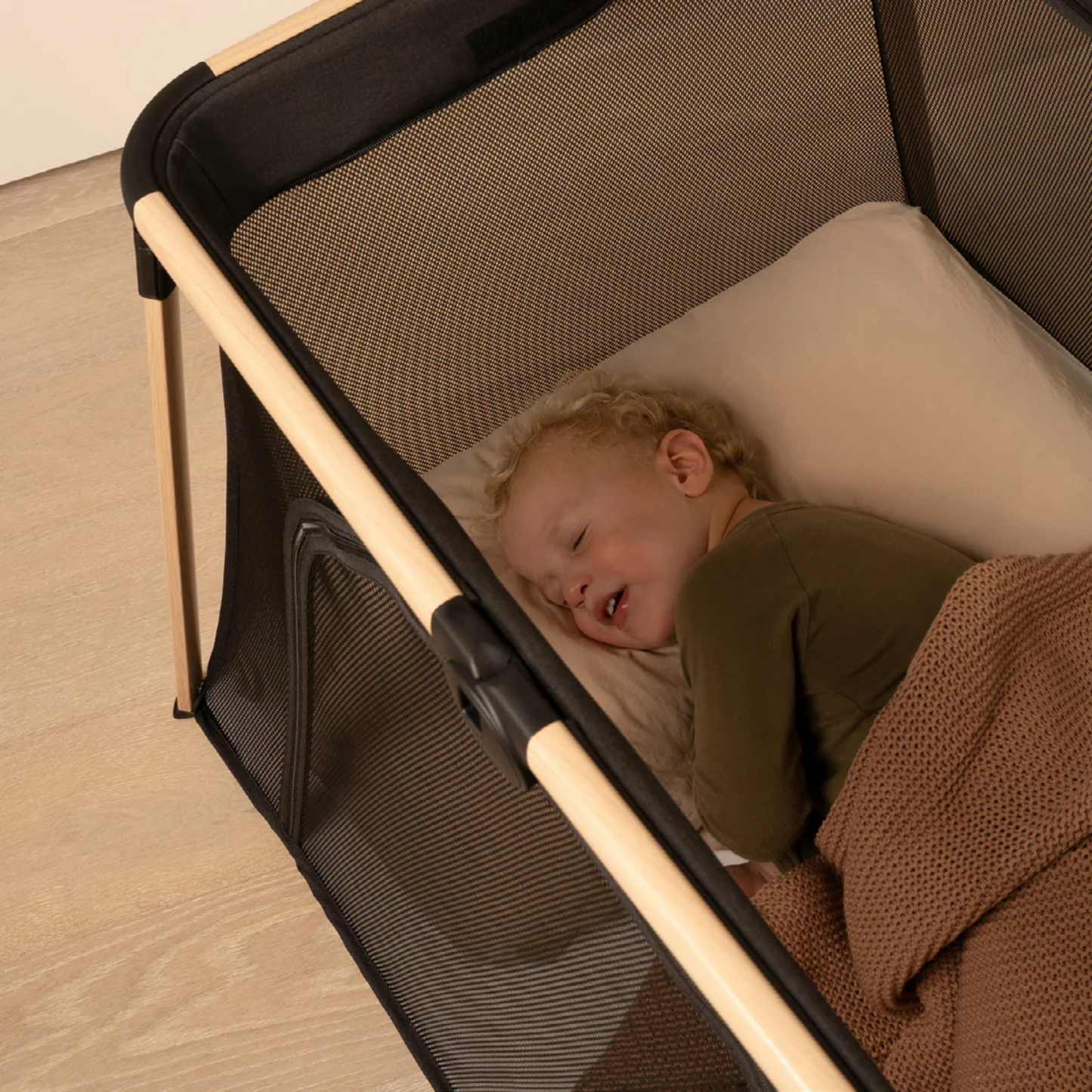 Arlo Portacot - Black