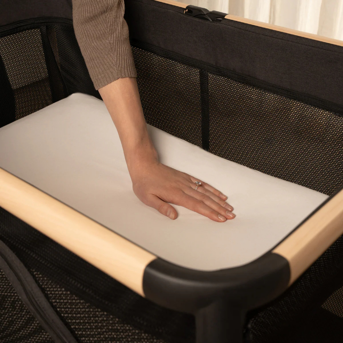 Arlo Portacot - Black