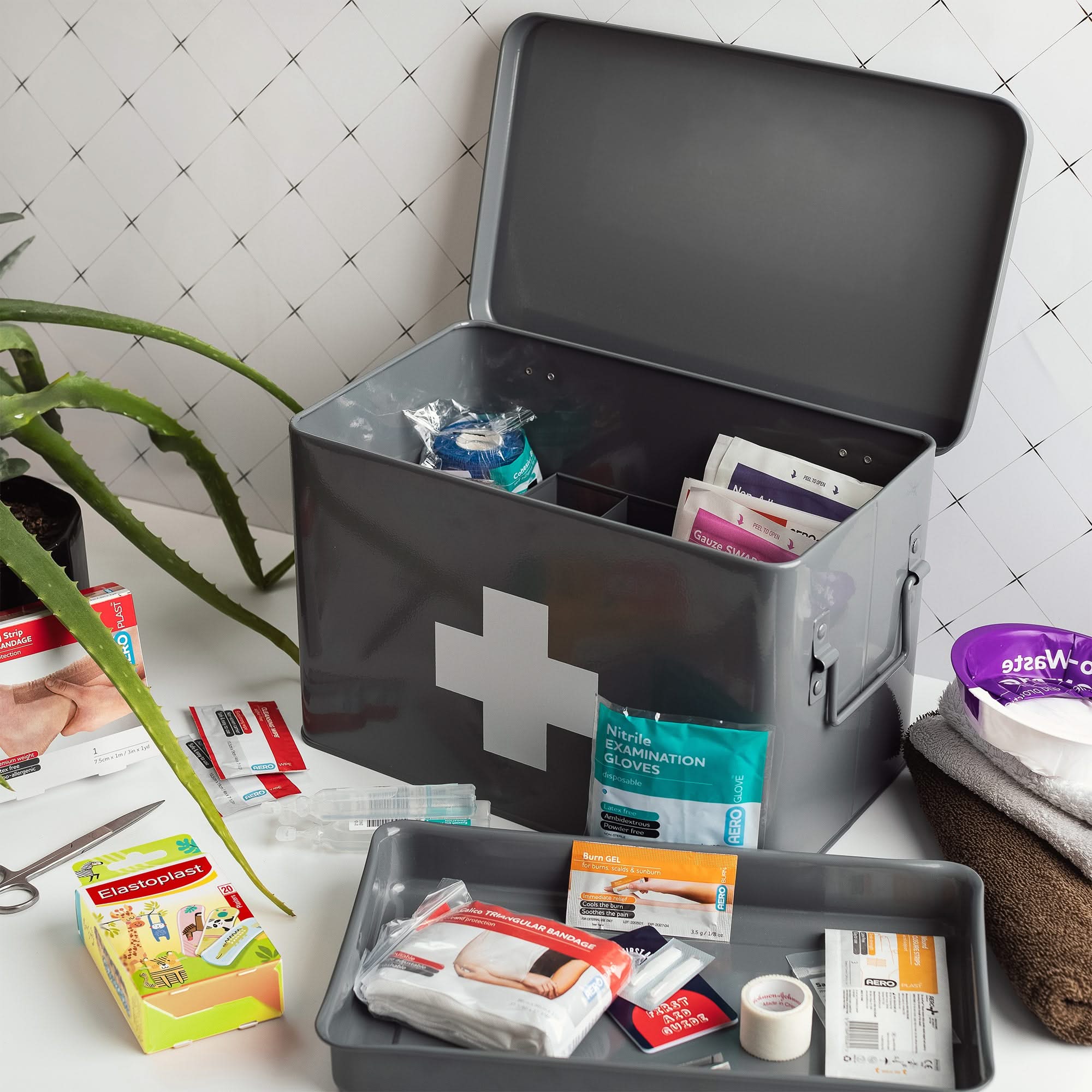 Family Essentials First Aid – The Memo