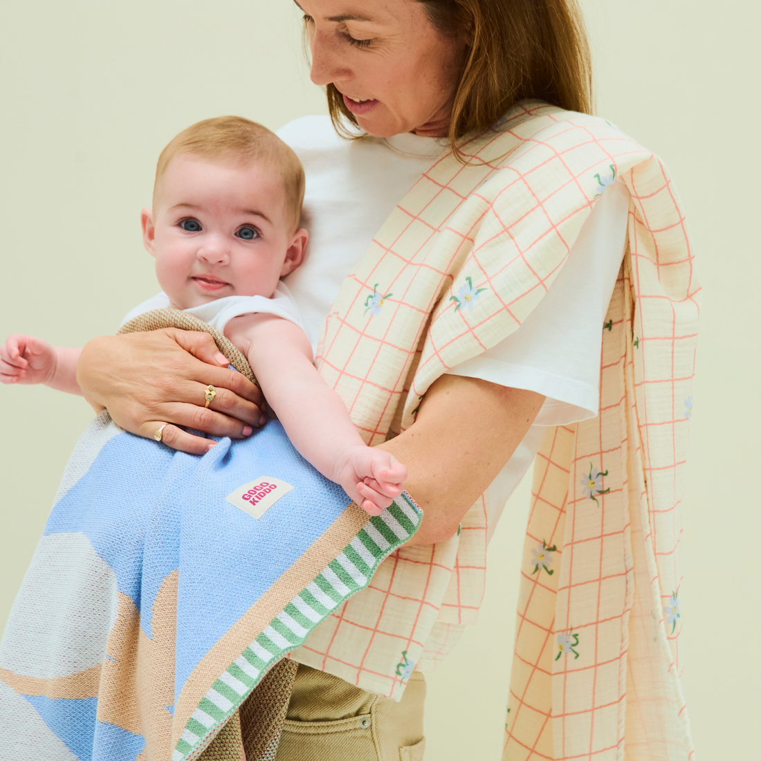 Light and Breathable Muslin Swaddle Wrap - Dancing Daisies