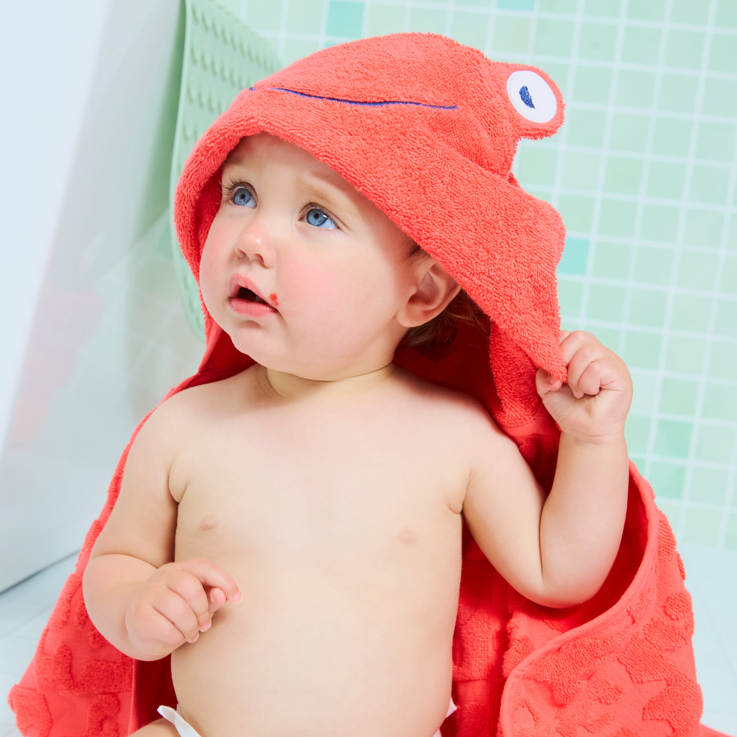 Super Soft Hooded Bath Towel and Wash Mitt Duo - Crab Red