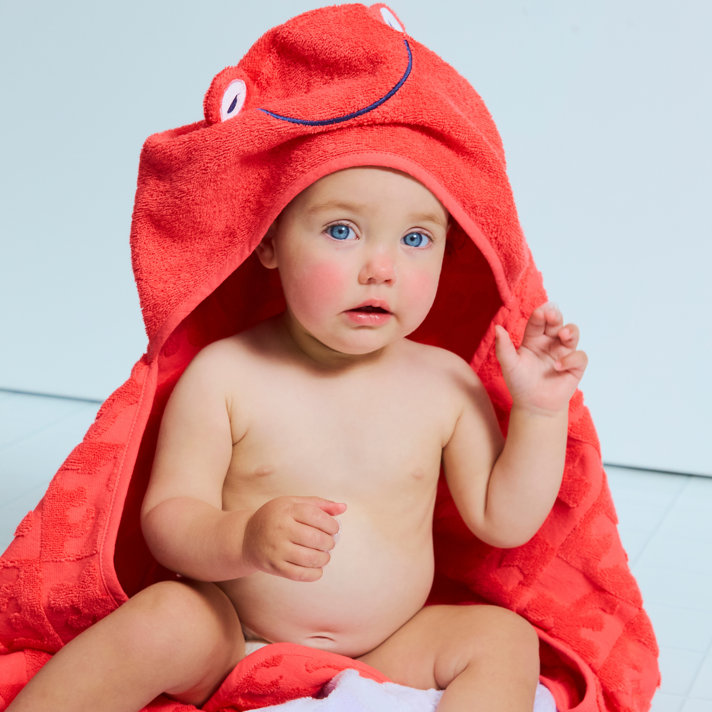 Super Soft Hooded Bath Towel and Wash Mitt Duo - Crab Red