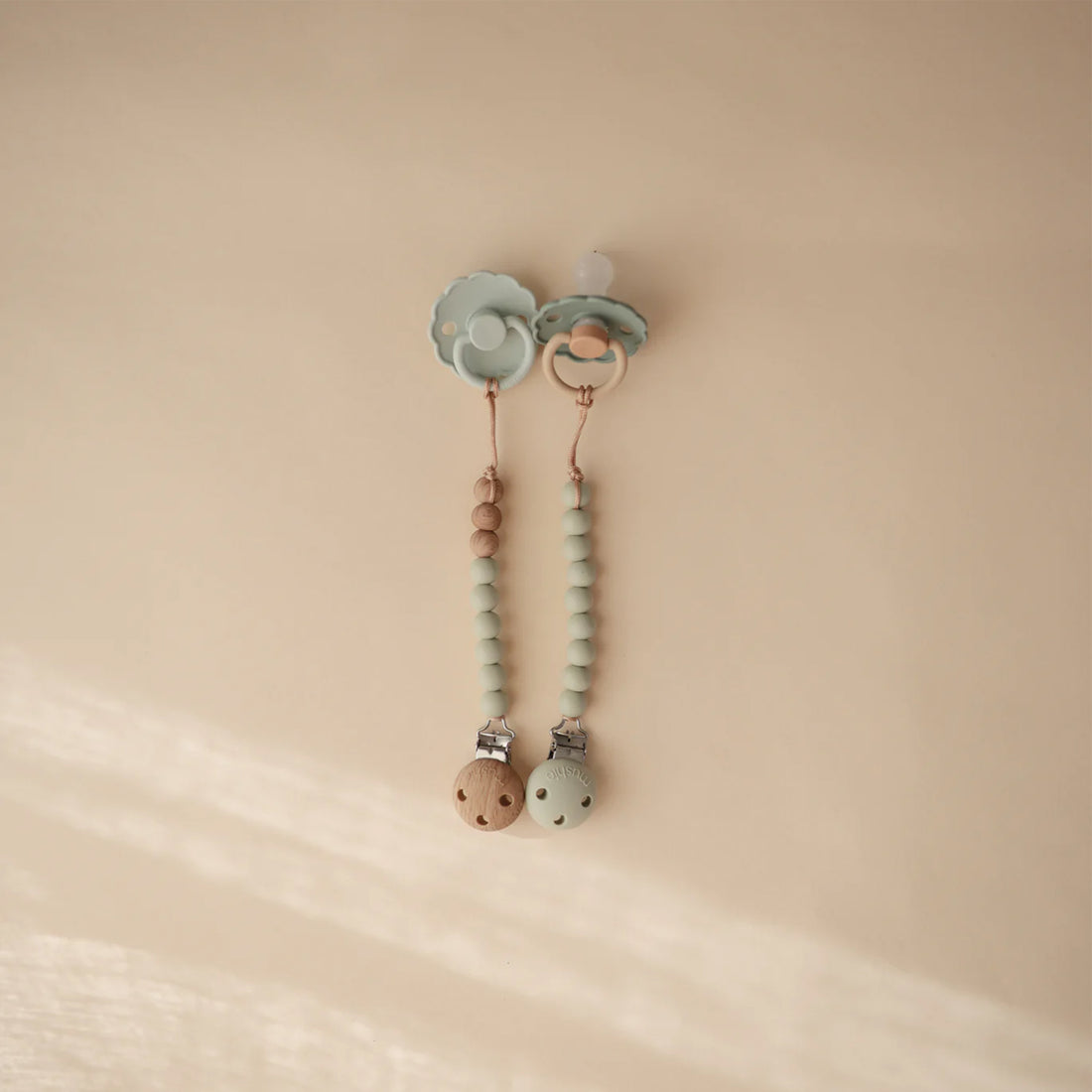 Mushie Pacifier Clip Halo - Sage