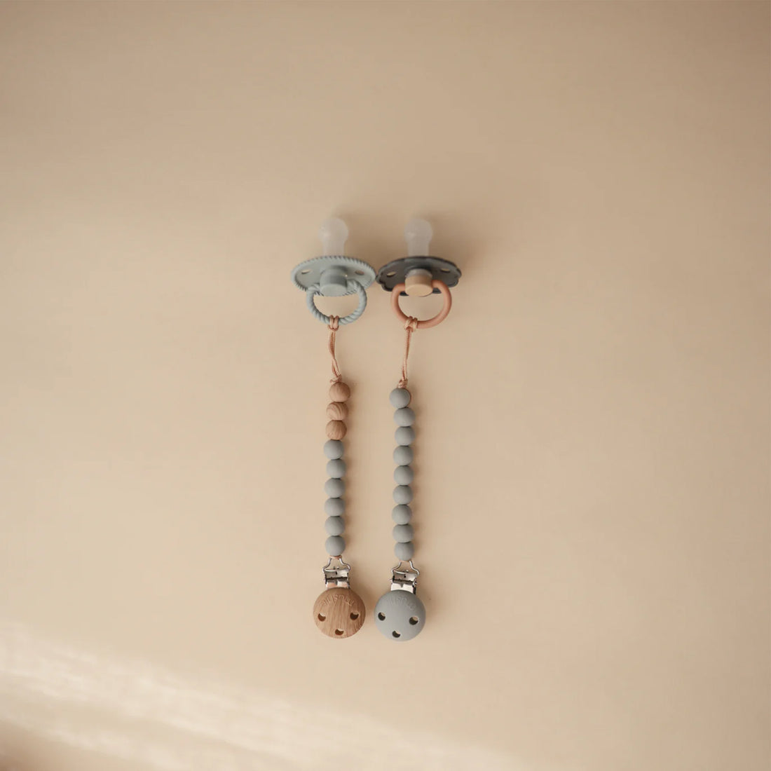 Mushie Pacifier Clip Halo - Stone