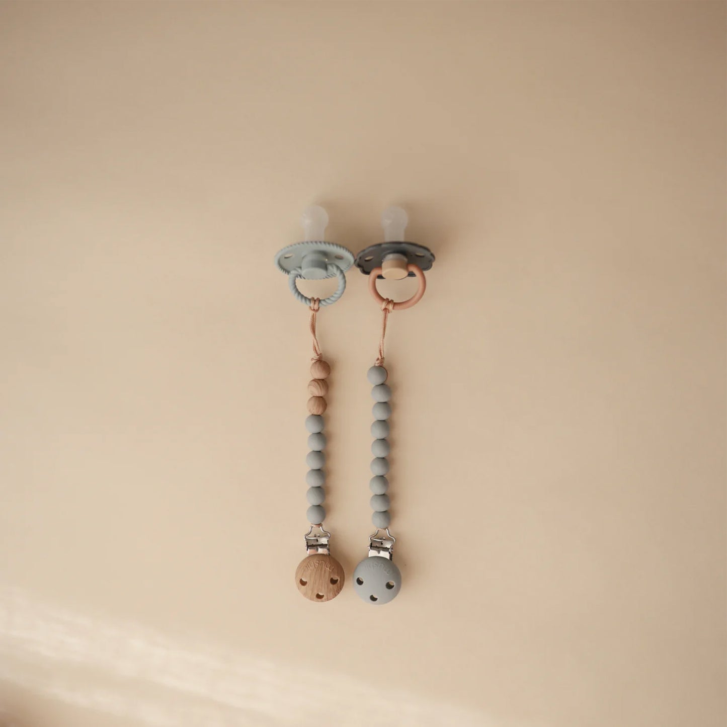 Mushie Pacifier Clip Halo - Stone