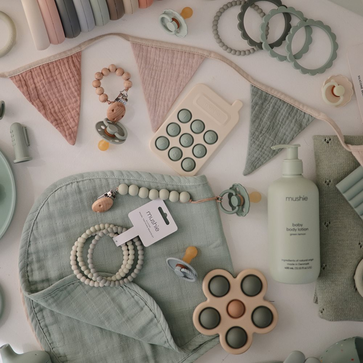 Mushie Pacifier Clip Halo - Sage