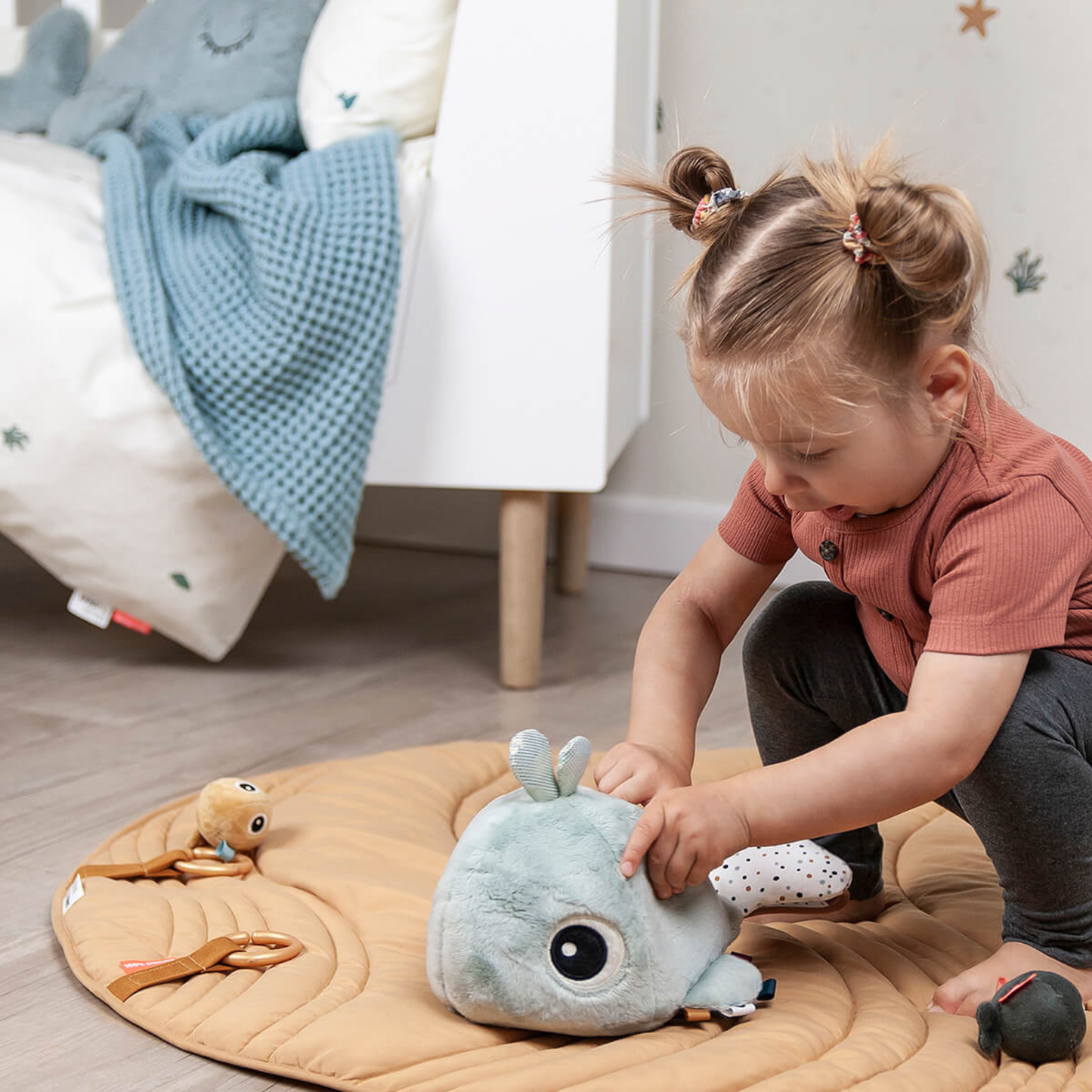 Hide and Seek Activity Toy - Wally