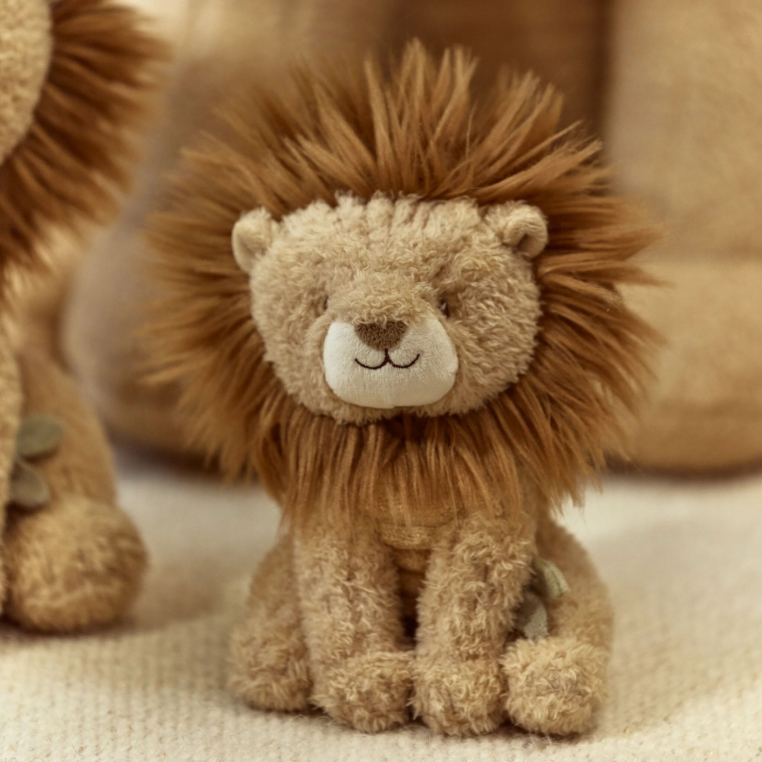 Safari Friends Cuddle Lion