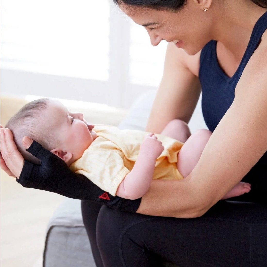 The Helping Hand Wrist Compression Sleeve - Pair - Black/Black