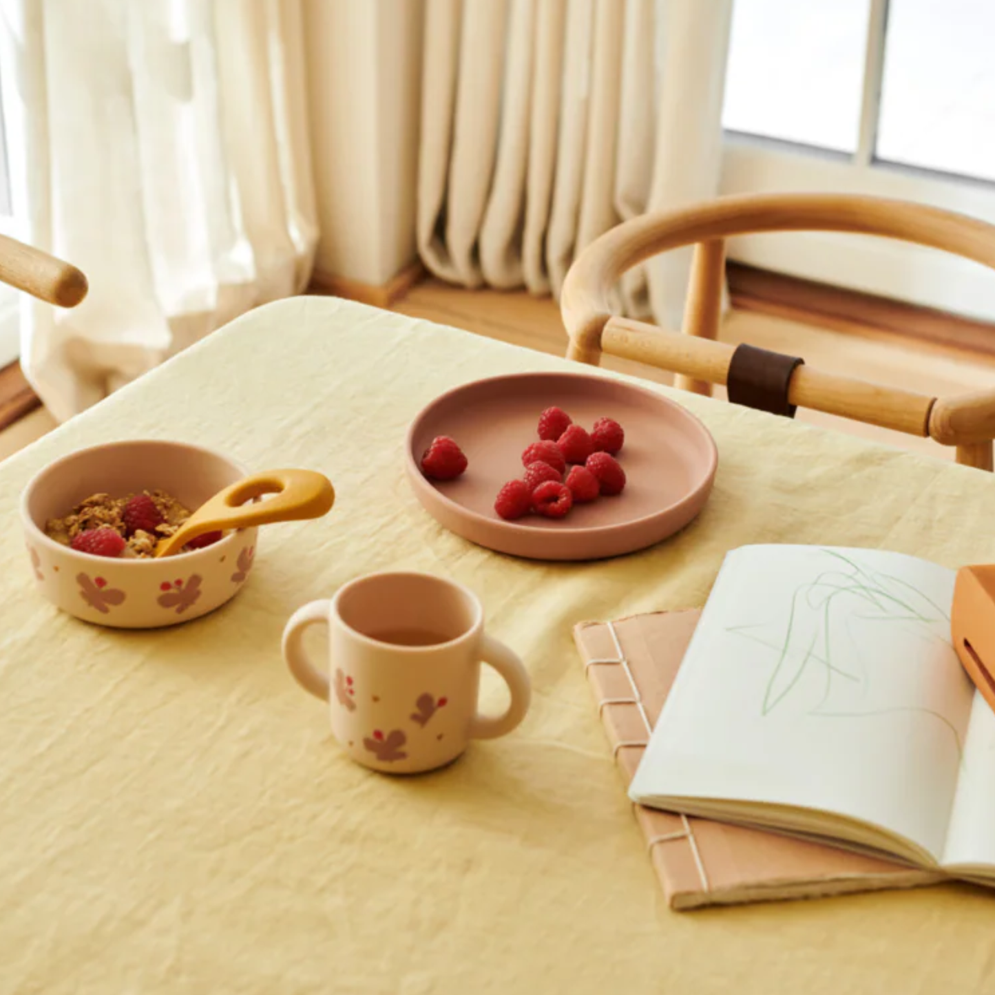 Vivi Printed Tableware Set - Butterfly/Apple Blossom