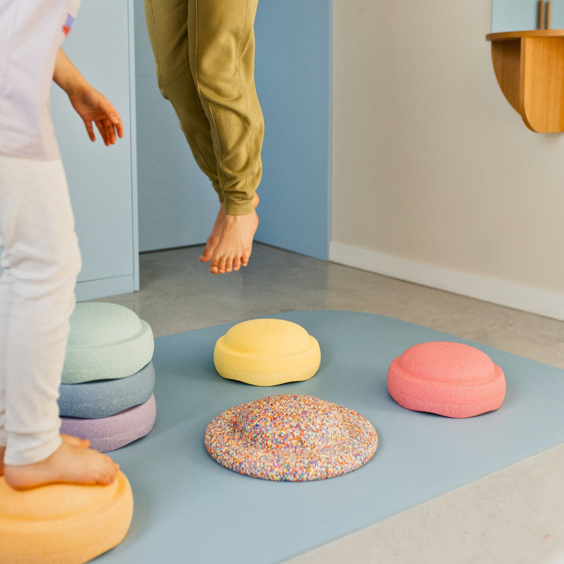 Stapelstein Original Balance Stepping Stones Complete (Set of 8) - Rainbow Pastel